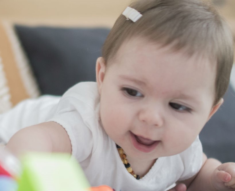 La edad en la cual los bebés comienzan a jugar